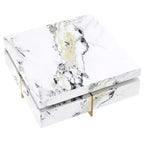 Table basse carrée blanche avec 4 tiroirs, plateau en faux marbre, piètement tréteau doré
